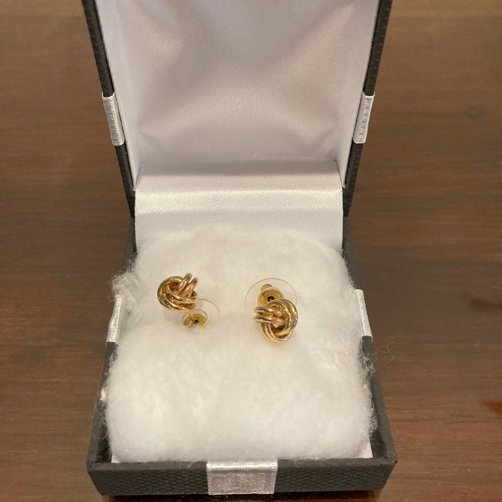 Nearly New 14K Yellow Gold Earrings